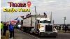 700 000 Camions Et Voitures En Convoi Se Dirigent Vers Eagle Pass Au Texas
