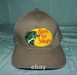 Bass Pro Shop Men's Gray Mesh Snap Back Baseball Truckers Ballcap Chapeau / Nwot