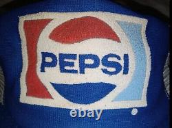 Casquette de camionneur Vintage en maille à l'arrière avec logo Pepsi-Cola, blanc et bleu, fabriquée aux États-Unis.