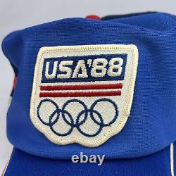 Chapeau de camionneur à visière plate à trois bandes Vintage des Jeux olympiques américains de 1988, États-Unis, années 80, rouge, blanc, bleu.