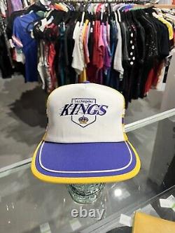 Chapeau snapback multicolore à trois bandes vintage des Los Angeles Kings des années 80 de la NHL fabriqué aux États-Unis.