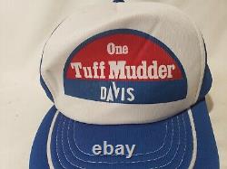 Chapeau vintage américain Davis USA 'One Tuff Mudder' avec patch, ajustable avec boutons-pression, style camionneur, bleu des années 80 et 90.