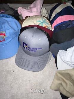 Lot de 75 casquettes de baseball vintage, casquettes snapback, casquettes camionneur et casquettes de balle à revendre.