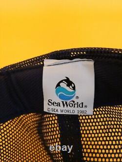 Vintage Sea World Seaworld Trucker Hat Snapback Cap Patch Mesh Killer Whale 80s