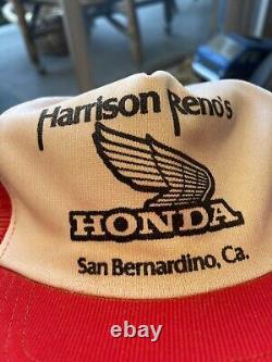Vtg 70s 80s Honda Dealer Motocross ATC NOS Deadstock Snapback Trucker Hat Cap <br/>   
<br/>Chapeau de camionneur à l'arrière encliquetable NOS Deadstock des années 70 et 80 chez Honda, concessionnaire de motocross ATC
